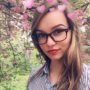 Meet your Posher, Holly